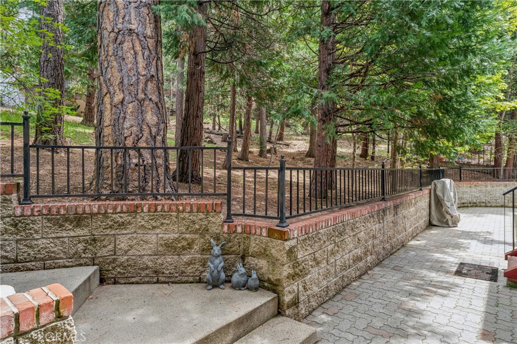 469 Golf Course Road Lake Arrowhead, CA 92352 - Photo 72 of 75 Stairs to the back property