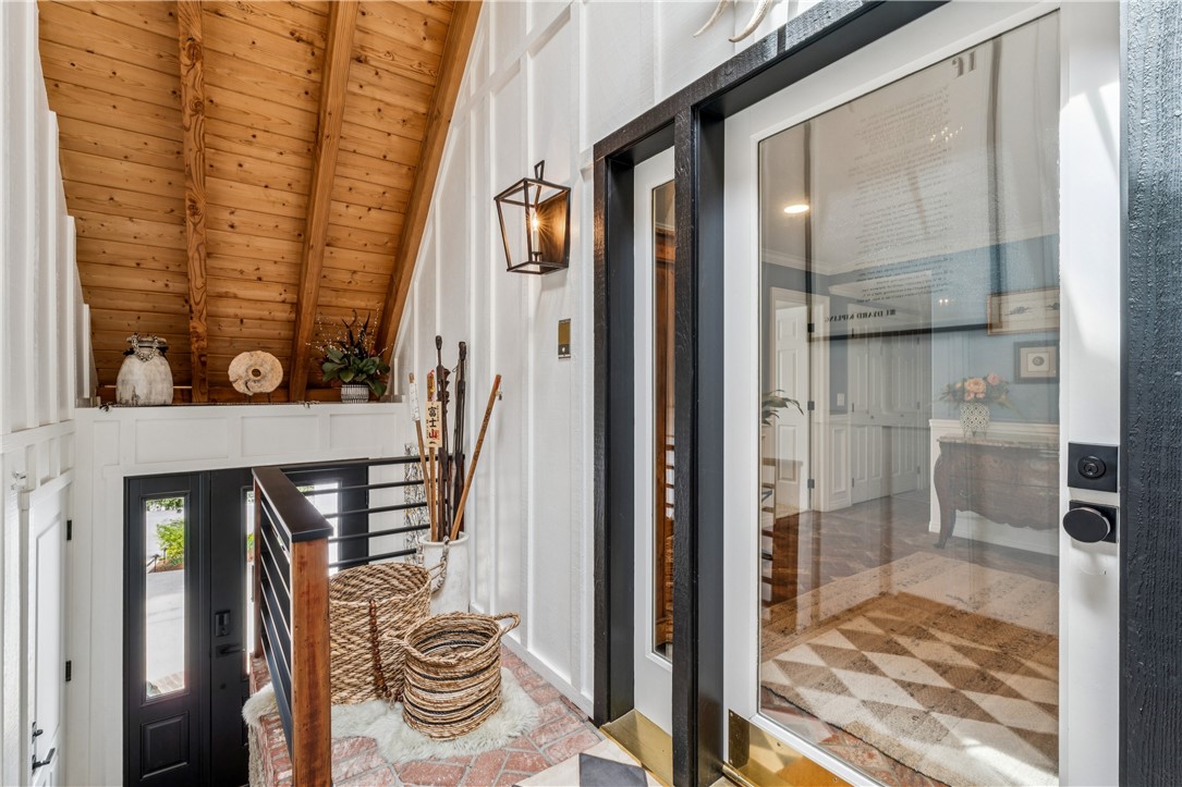 469 Golf Course Road Lake Arrowhead, CA 92352 - Photo 8 of 75 Mudroom