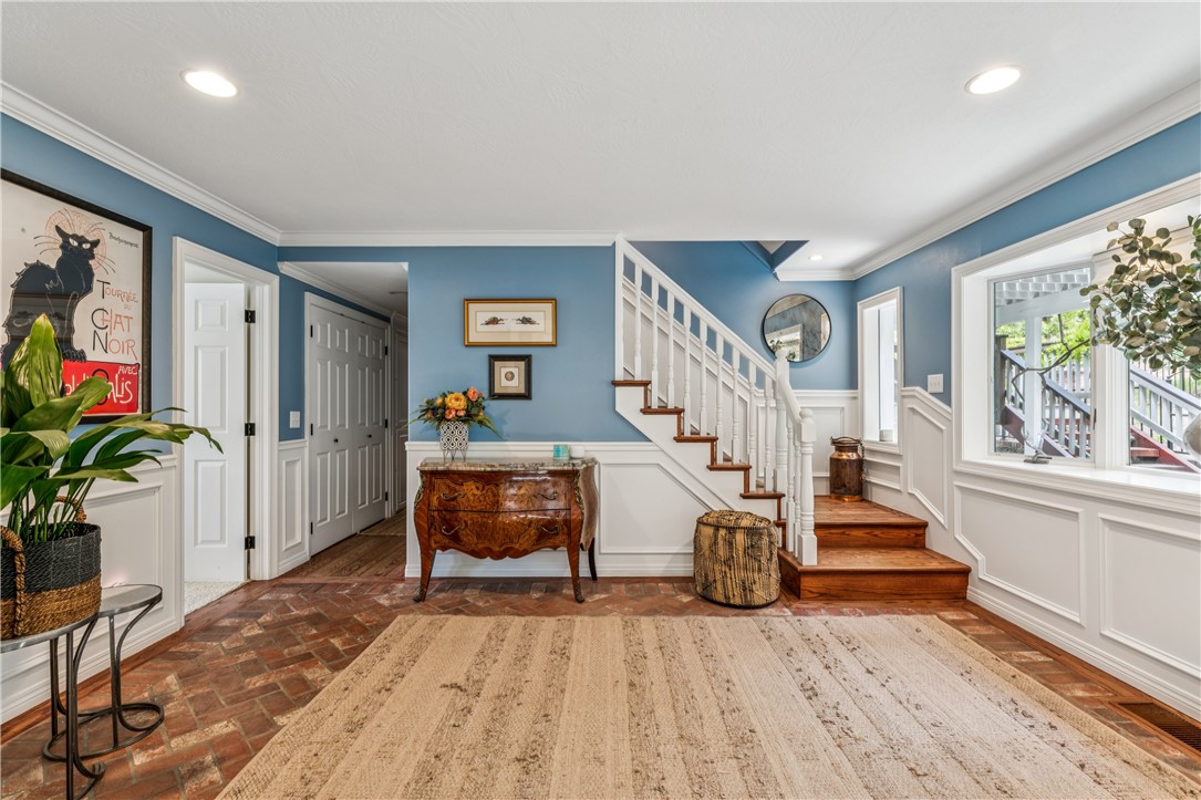 469 Golf Course Road Lake Arrowhead, CA 92352 - Photo 9 of 75 Lower level entry room