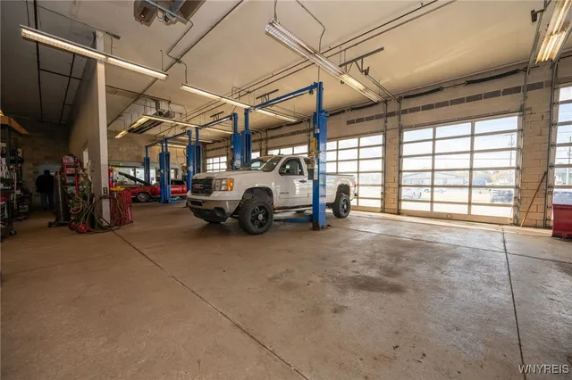 $900,000 | 2831 Transit Road, Elma, NY 14059