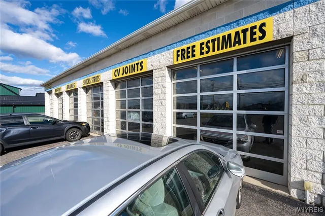 $900,000 | 2831 Transit Road, Elma, NY 14059