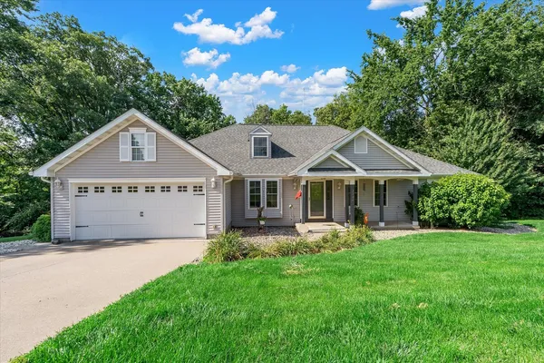 $415,000 | 2106 Skylane Drive, Muscatine, IA 52761