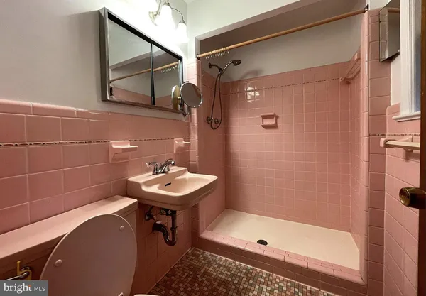 $4,800 | 3637 38th Street North, Arlington, VA 22207