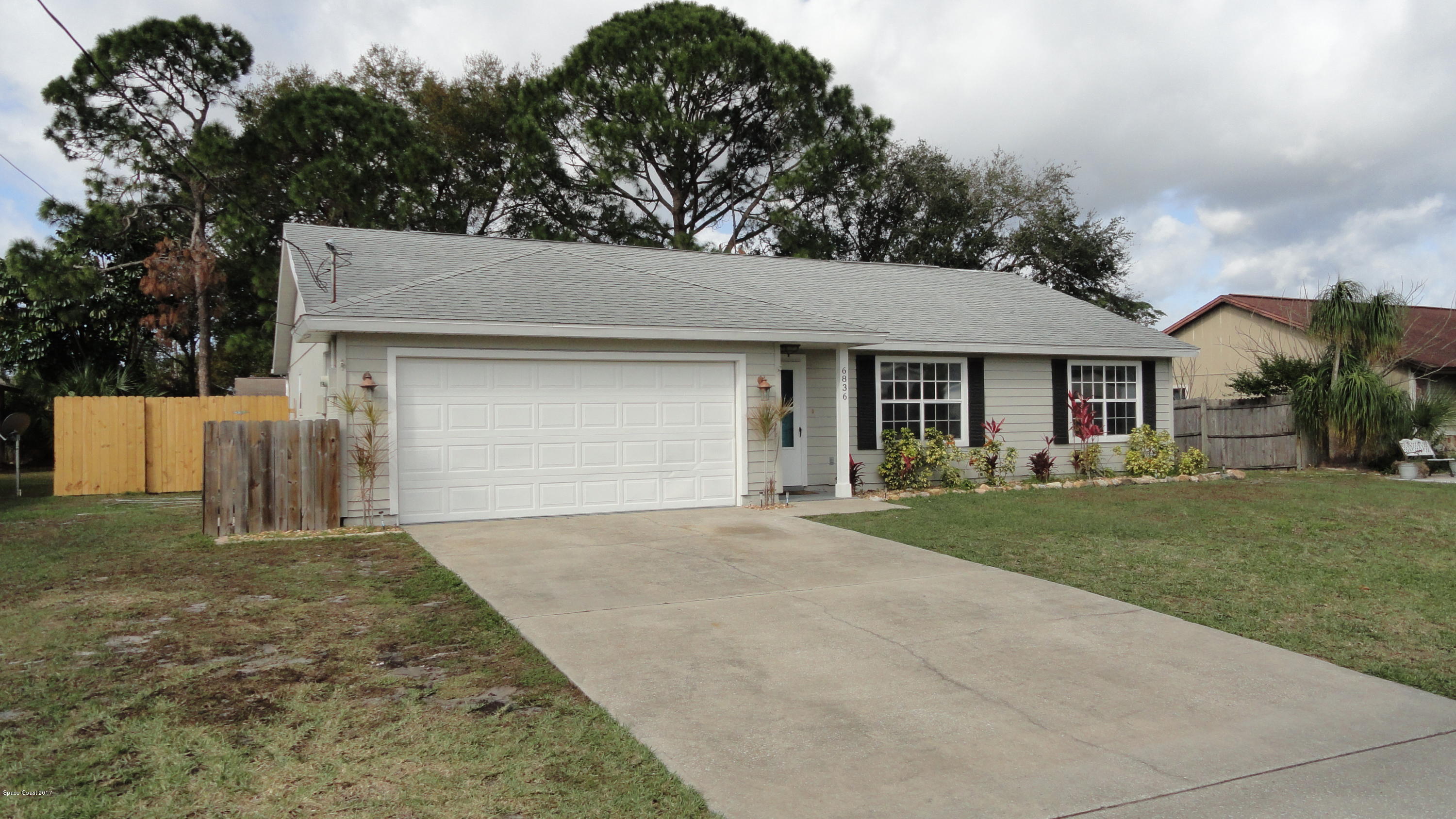 6836 Cecil Road Cocoa, FL 32927 - Photo 3 of 37 DSC00923