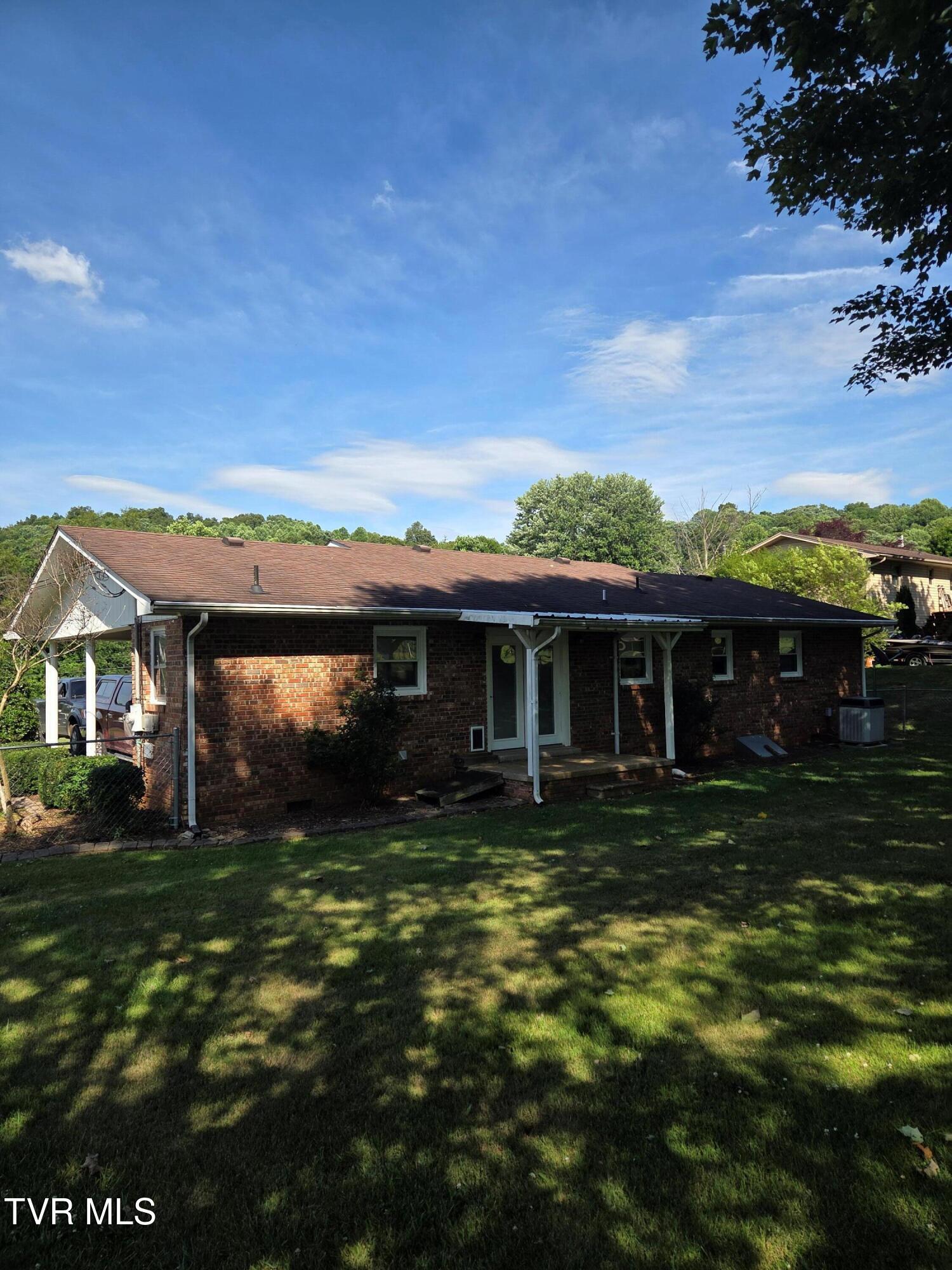 130 Unaka Subdivision Road Elizabethton, TN 37643 - Photo 13 of 24 130 Shaded Back