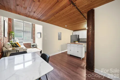 $164,000 | 201 South Hoskins Road, Unit 129, Charlotte, NC 28208