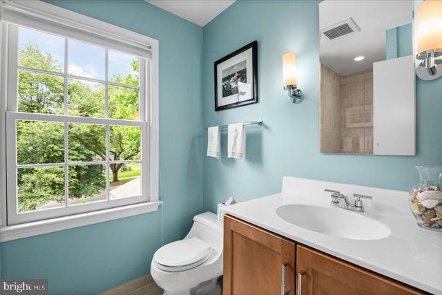 $1,400,000 | 4013 Fort Worth Avenue, Alexandria, VA 22304