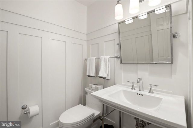 $1,400,000 | 4013 Fort Worth Avenue, Alexandria, VA 22304