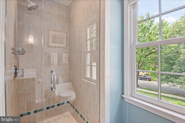 $1,400,000 | 4013 Fort Worth Avenue, Alexandria, VA 22304