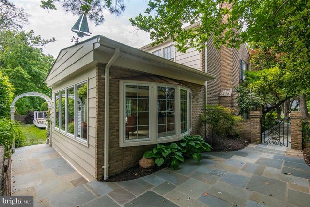 $1,400,000 | 4013 Fort Worth Avenue, Alexandria, VA 22304