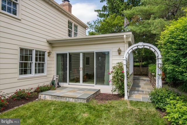 $1,400,000 | 4013 Fort Worth Avenue, Alexandria, VA 22304