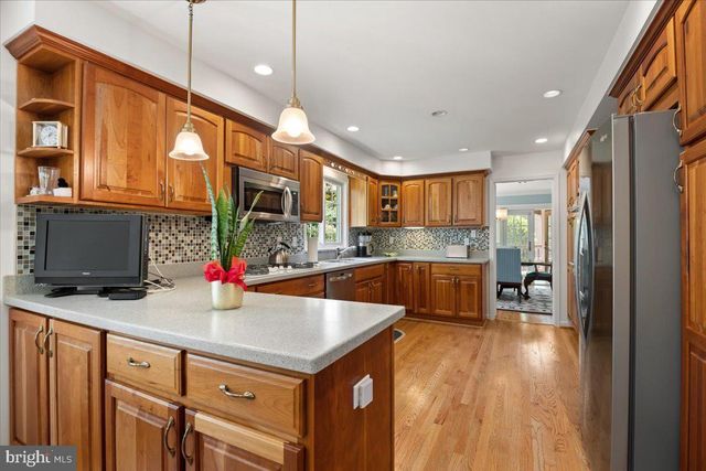 $1,400,000 | 4013 Fort Worth Avenue, Alexandria, VA 22304