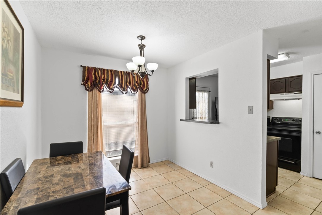 6702 Everhart Road, Unit H102 Corpus Christi, TX 78413 - Photo 4 of 15 a view of a livingroom with furniture and window