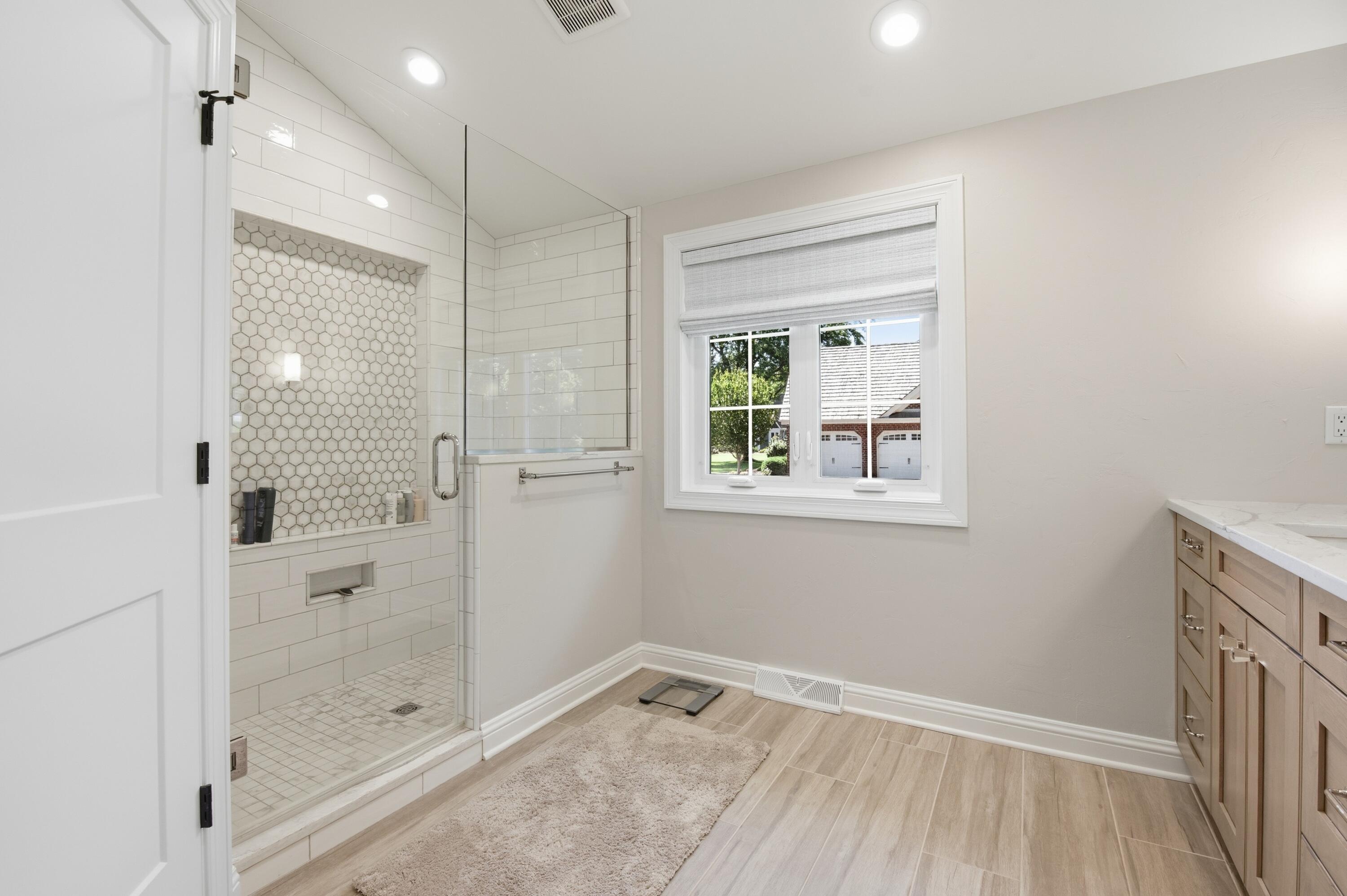 N28W30219 Red Hawk Court Delafield, WI 53072 - Photo 54 of 60 Bathroom