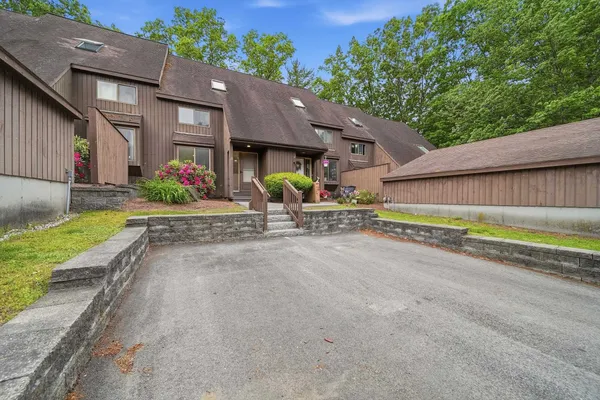 $379,900 | 25 Silverton Drive, Nashua, NH 03062