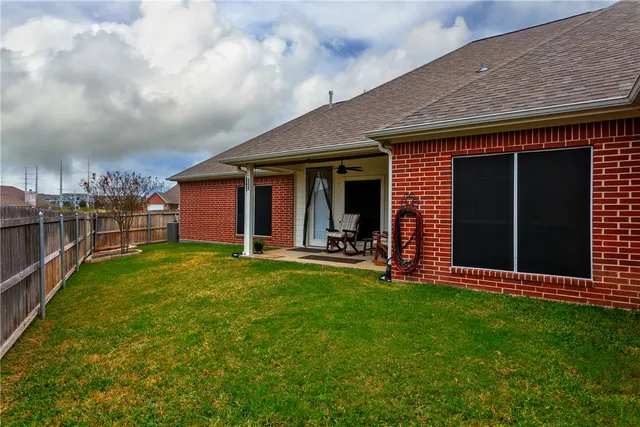 a view of a house with backyard and porch