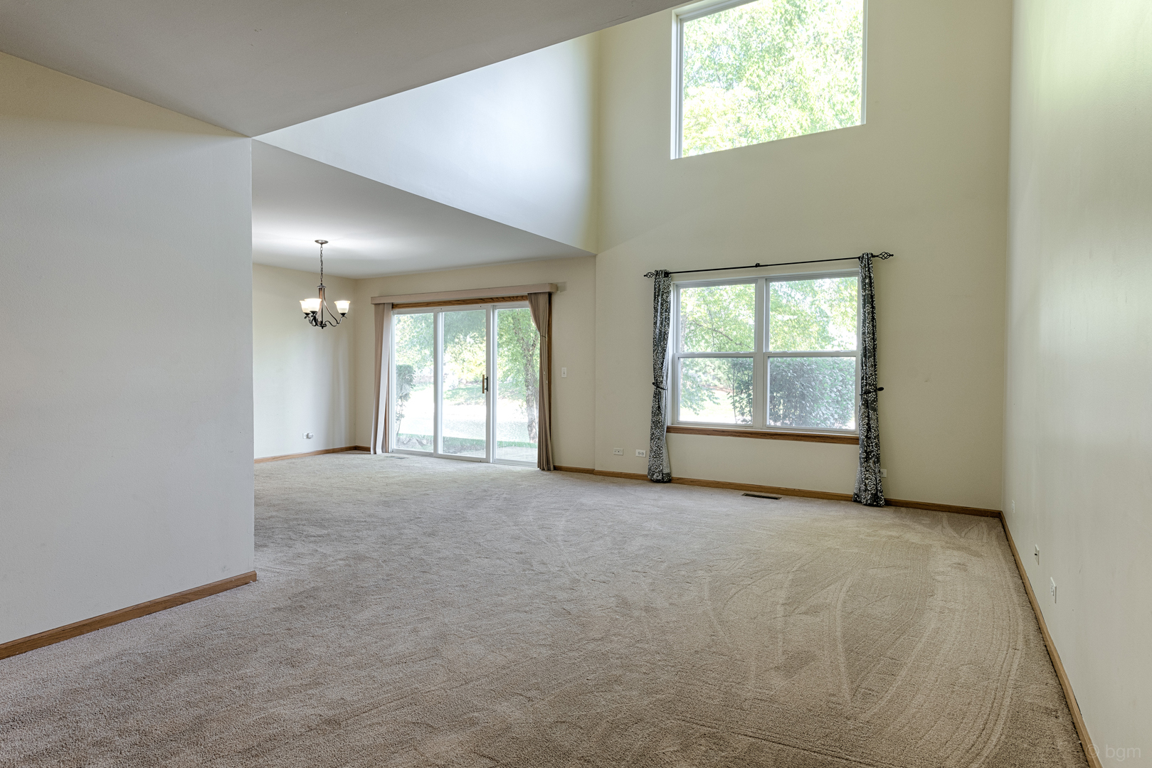 3261 Cool Springs Court Naperville, IL 60564 - Photo 5 of 25 an empty room with windows