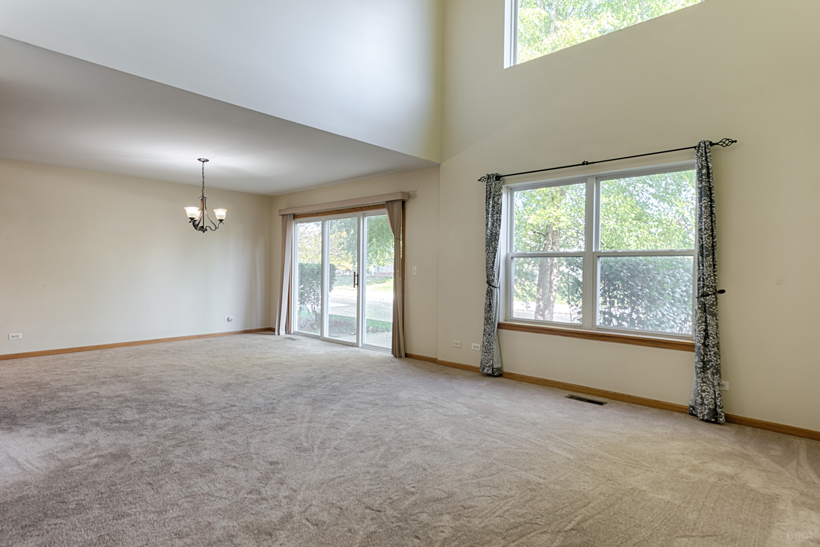 3261 Cool Springs Court Naperville, IL 60564 - Photo 6 of 25 an empty room with windows