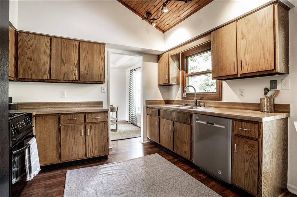8012 Castle Lake Road Indianapolis, IN 46256 - Photo 8 of 30 Gallery Image 8