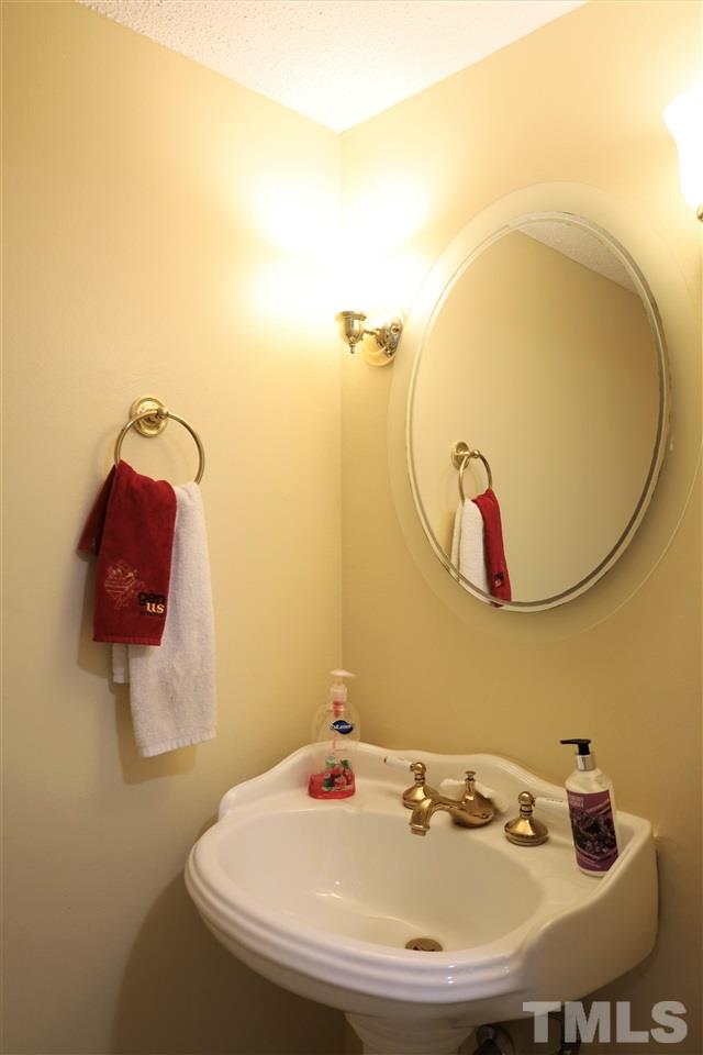 1109 Paddock Drive Raleigh, NC 27609 - Photo 23 of 29