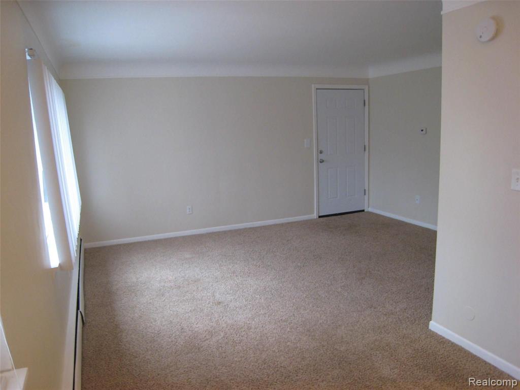 327 Lysander Street, Unit 8 Rochester, MI 48307 - Photo 2 of 10