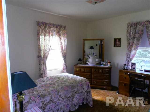 1107 Spring Bay Road East Peoria, IL 61611 - Photo 17 of 24 Gallery Image 17