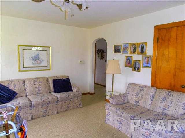 1107 Spring Bay Road East Peoria, IL 61611 - Photo 9 of 24 Gallery Image 9