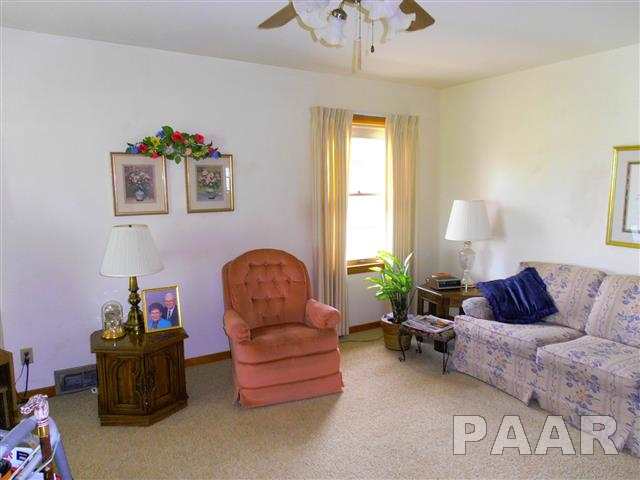 1107 Spring Bay Road East Peoria, IL 61611 - Photo 10 of 24 Gallery Image 10