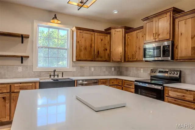 $419,900 | 22835 Patton Lane, Lebanon, MO 65536