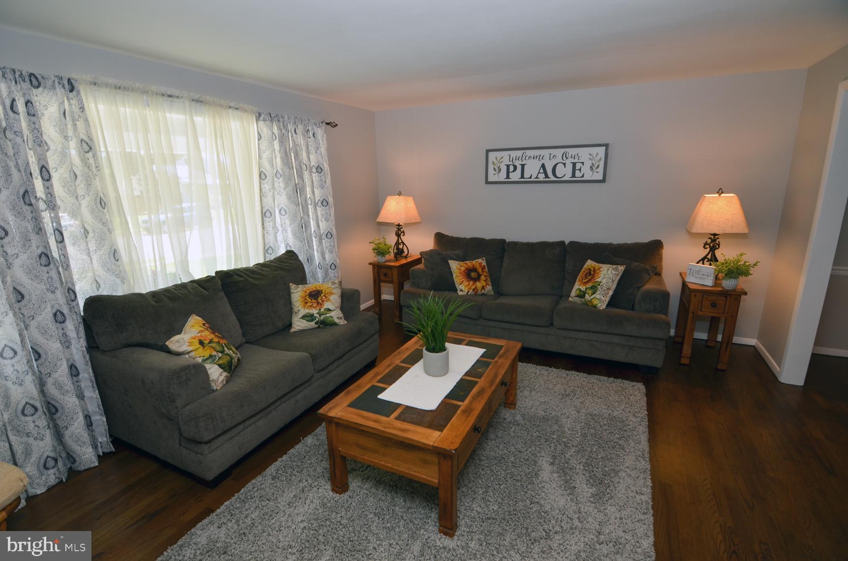 15 Yorkshire Road Hamilton, NJ 08610 - Photo 6 of 34 Living Room