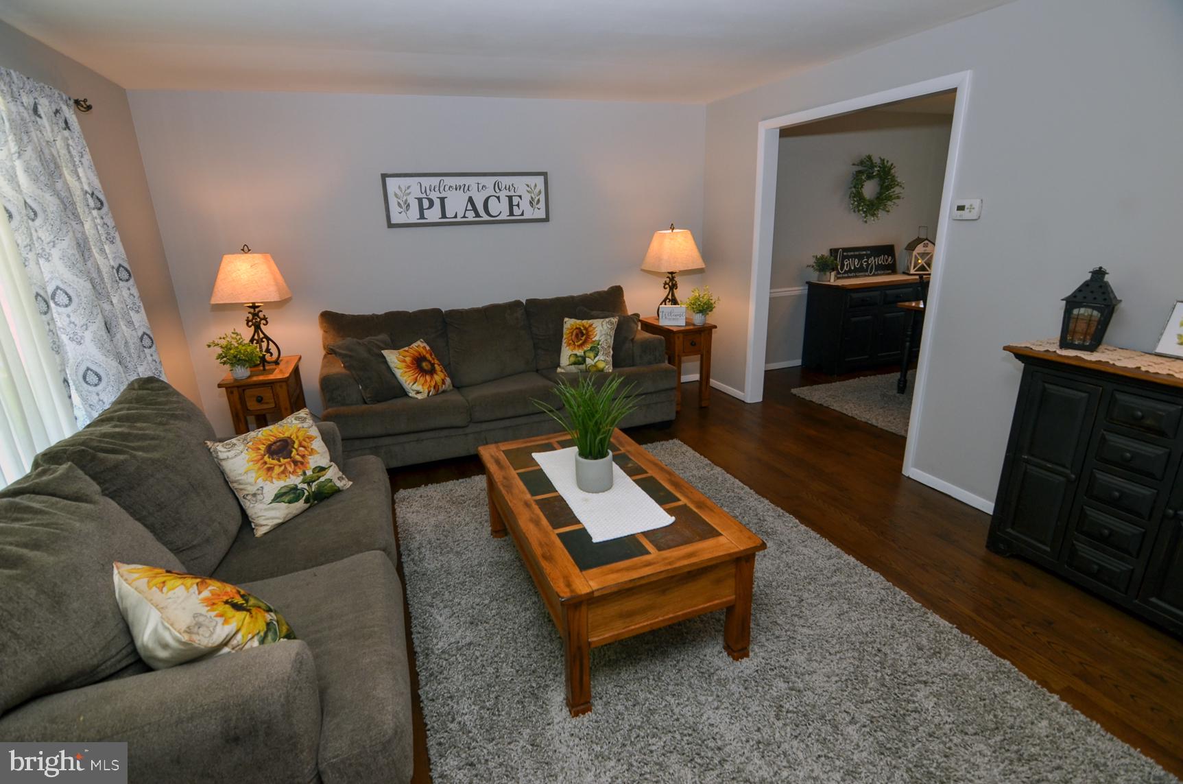 15 Yorkshire Road Hamilton, NJ 08610 - Photo 7 of 34 Living Room