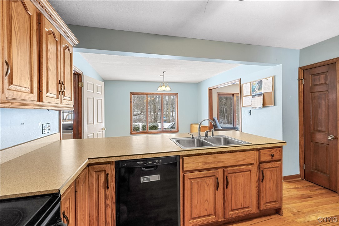 52 Woodberry Road New Hartford, NY 13413 - Photo 11 of 48