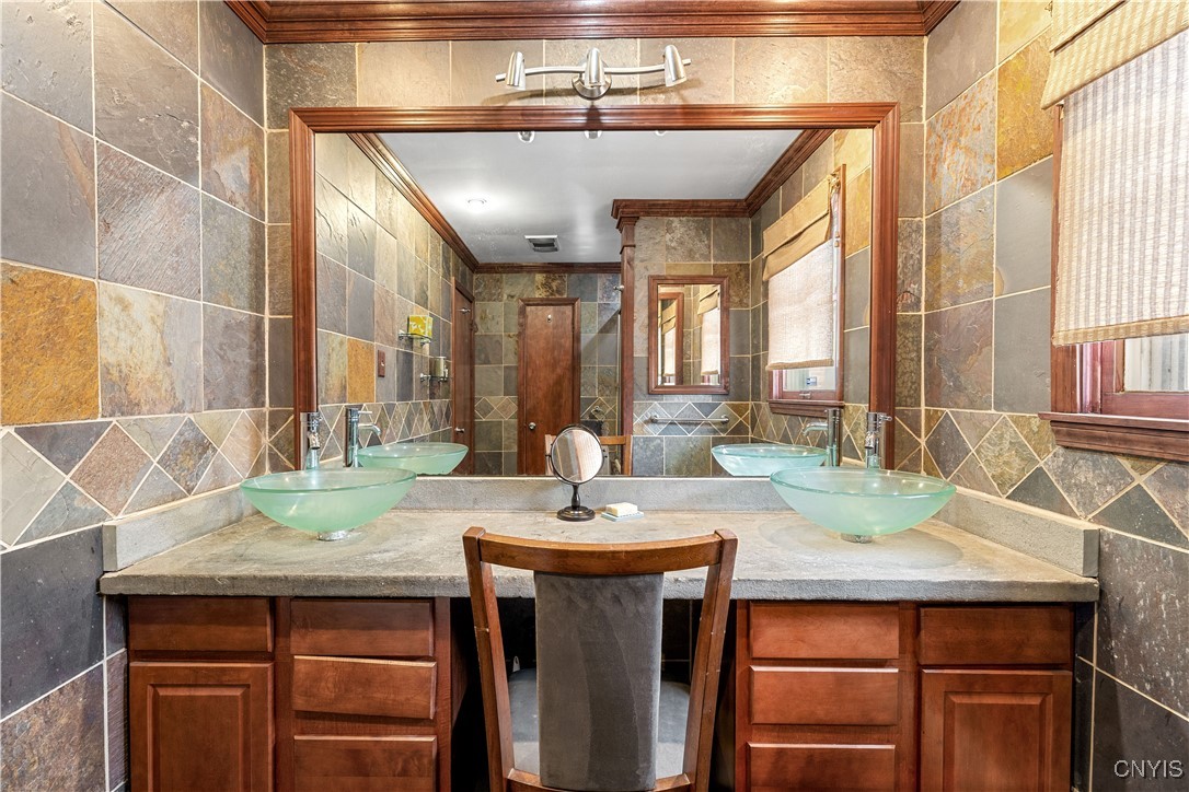 52 Woodberry Road New Hartford, NY 13413 - Photo 29 of 48