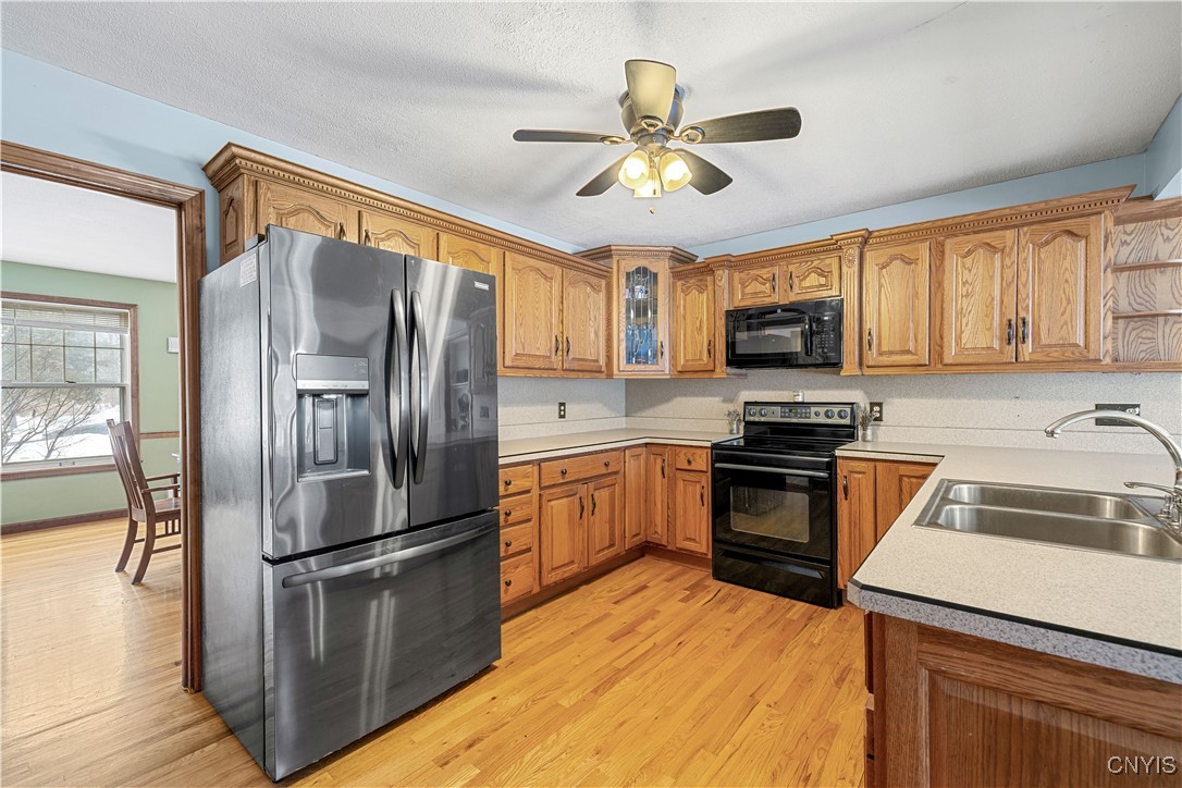 52 Woodberry Road New Hartford, NY 13413 - Photo 10 of 48