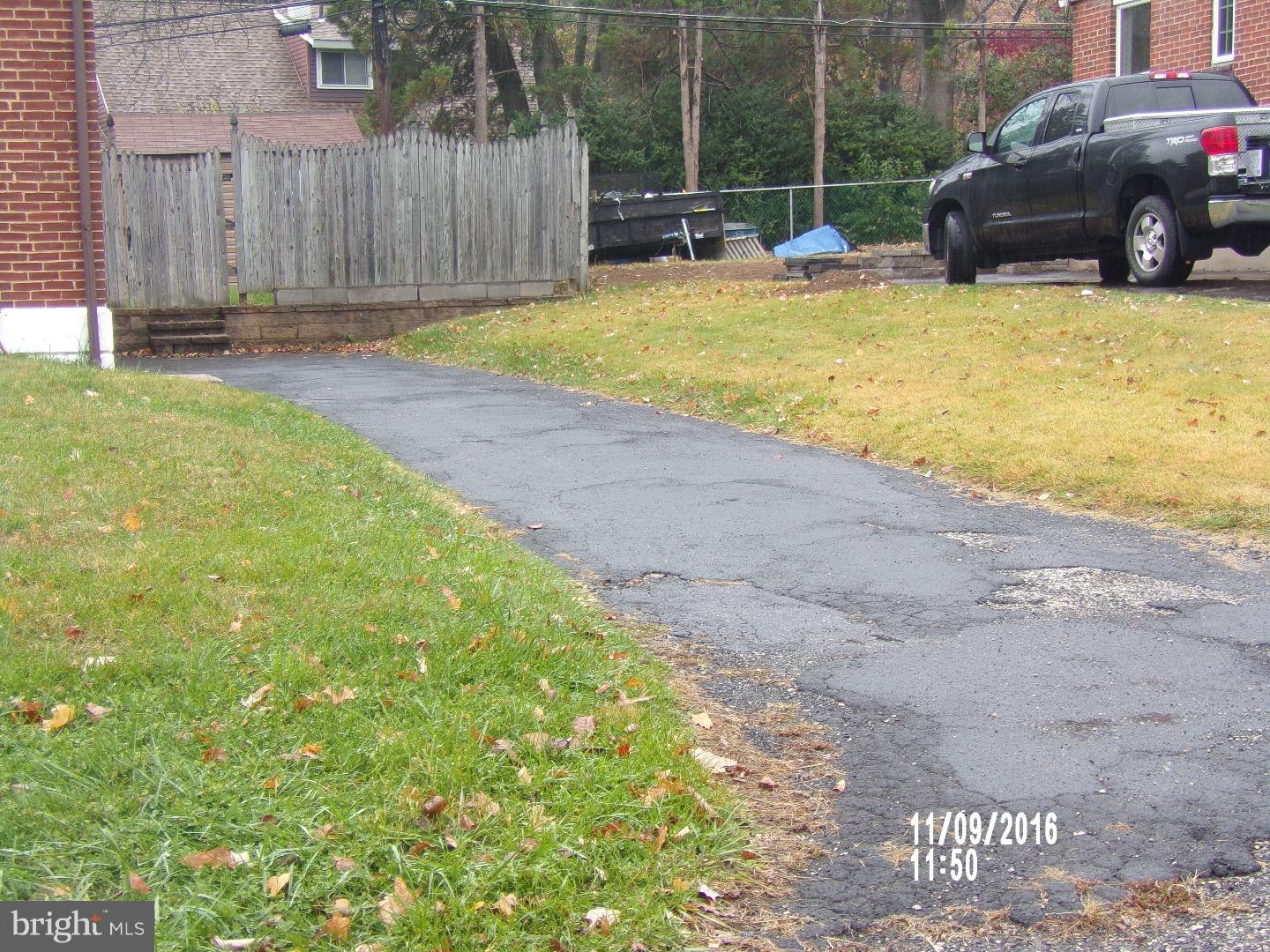 648 South York Road Hatboro, PA 19040 - Photo 4 of 18 Driveway