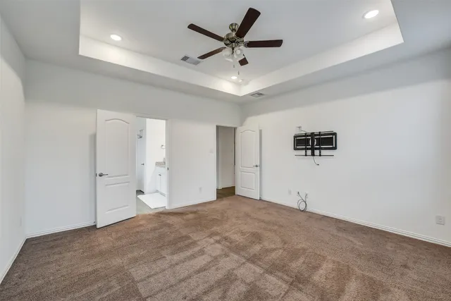 a view of a livingroom with a ceiling fan