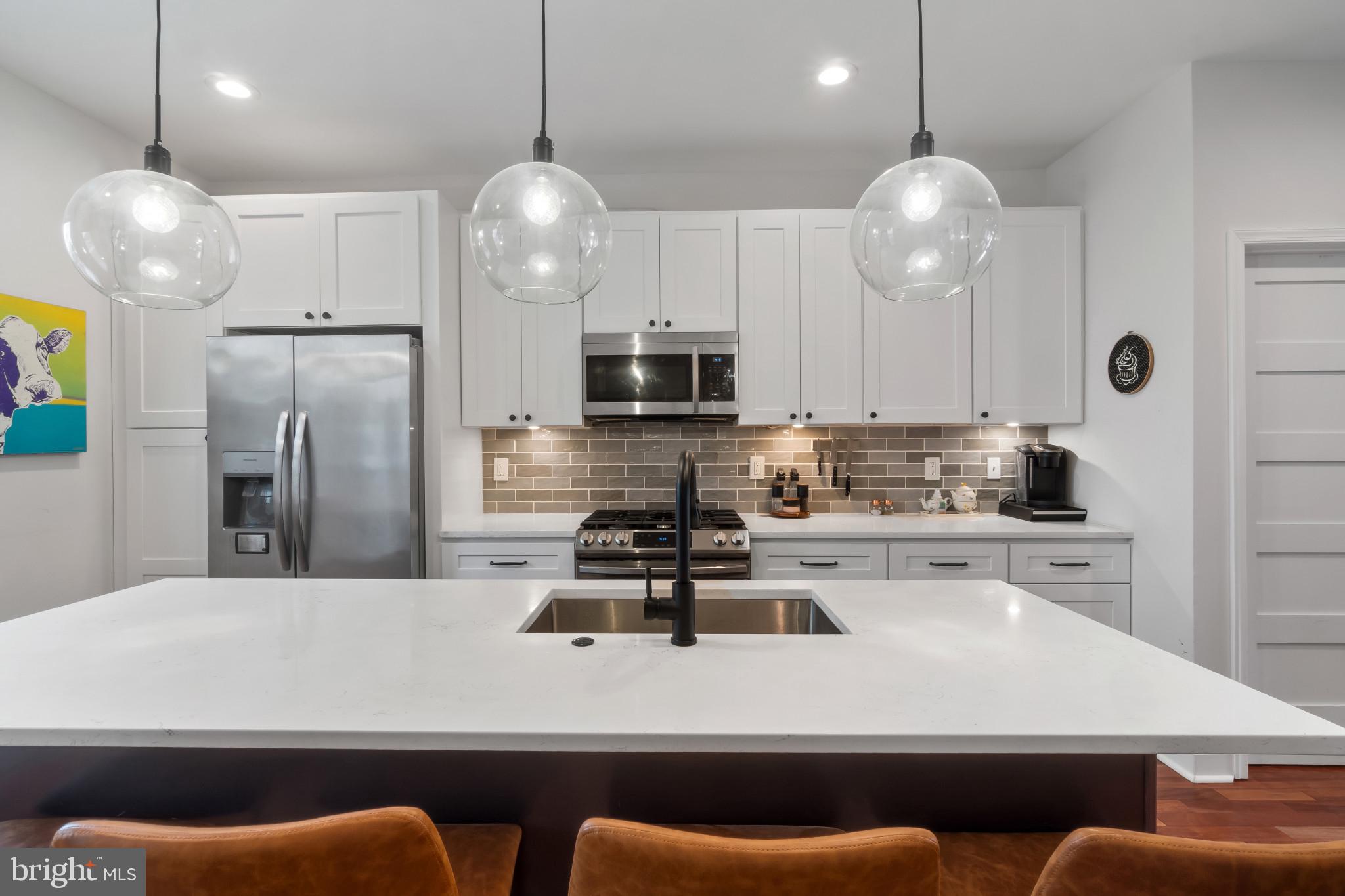 4011 Hickory Avenue Baltimore, MD 21211 - Photo 10 of 34