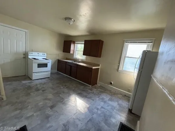 $975 | 2721 Ivy Avenue, Winston-Salem, NC 27105