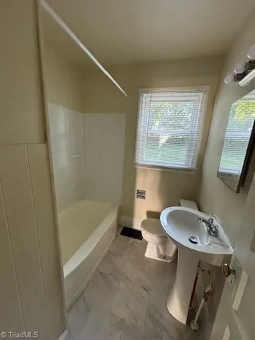 $975 | 2721 Ivy Avenue, Winston-Salem, NC 27105