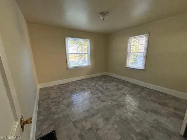 $975 | 2721 Ivy Avenue, Winston-Salem, NC 27105