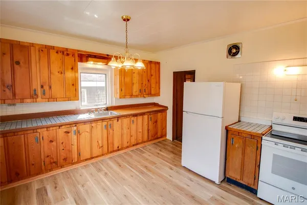 $110,000 | 407 South Locust Street, Carlinville, IL 62626