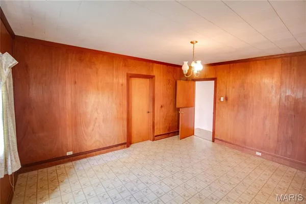 $110,000 | 407 South Locust Street, Carlinville, IL 62626