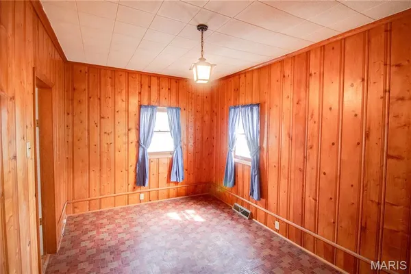 $110,000 | 407 South Locust Street, Carlinville, IL 62626