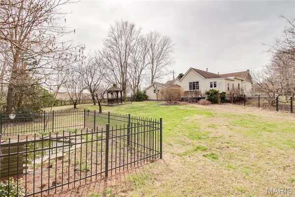 $110,000 | 407 South Locust Street, Carlinville, IL 62626