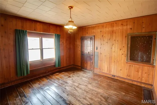 $110,000 | 407 South Locust Street, Carlinville, IL 62626