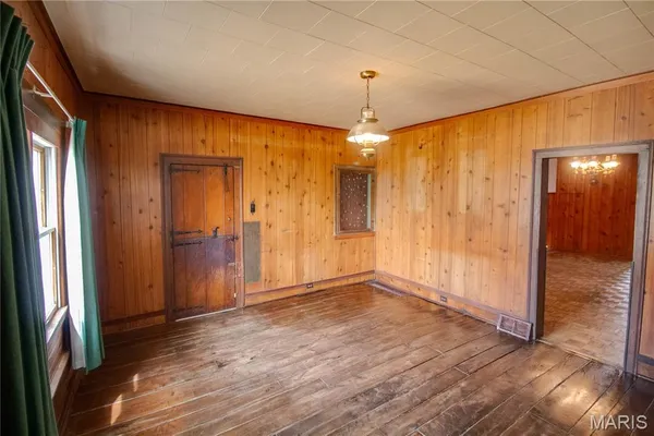 $110,000 | 407 South Locust Street, Carlinville, IL 62626