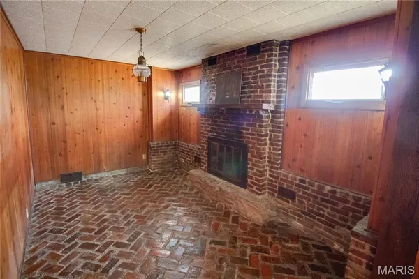 $110,000 | 407 South Locust Street, Carlinville, IL 62626