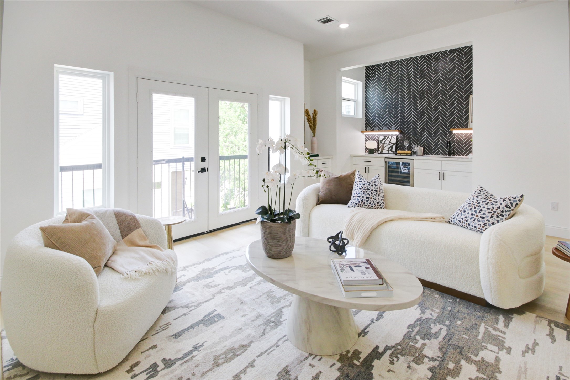 1214 West 24th Street, Unit B Houston, TX 77008 - Photo 24 of 45 a living room with furniture and a large window
