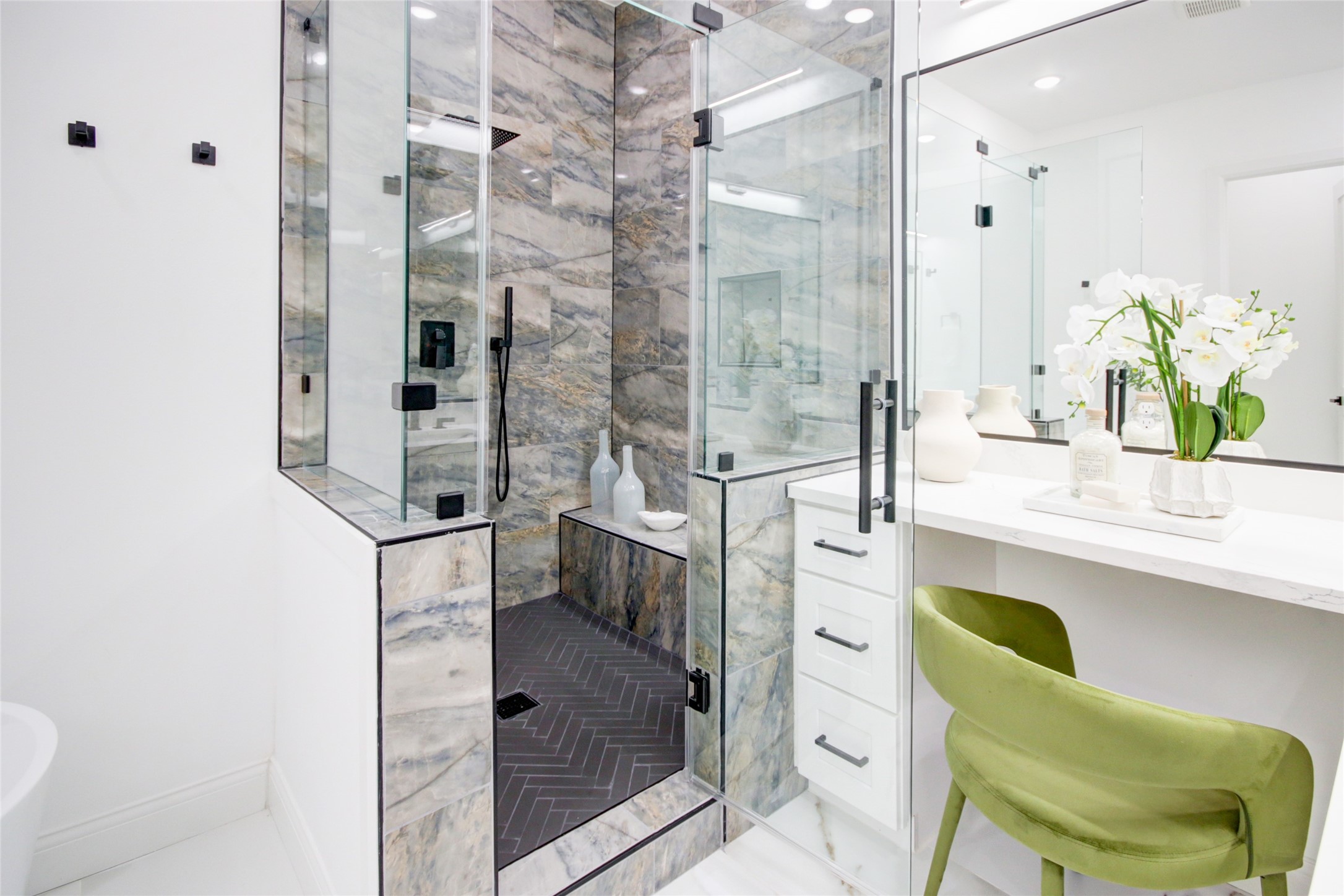 1214 West 24th Street, Unit B Houston, TX 77008 - Photo 44 of 45 a bathroom with a sink and a shower