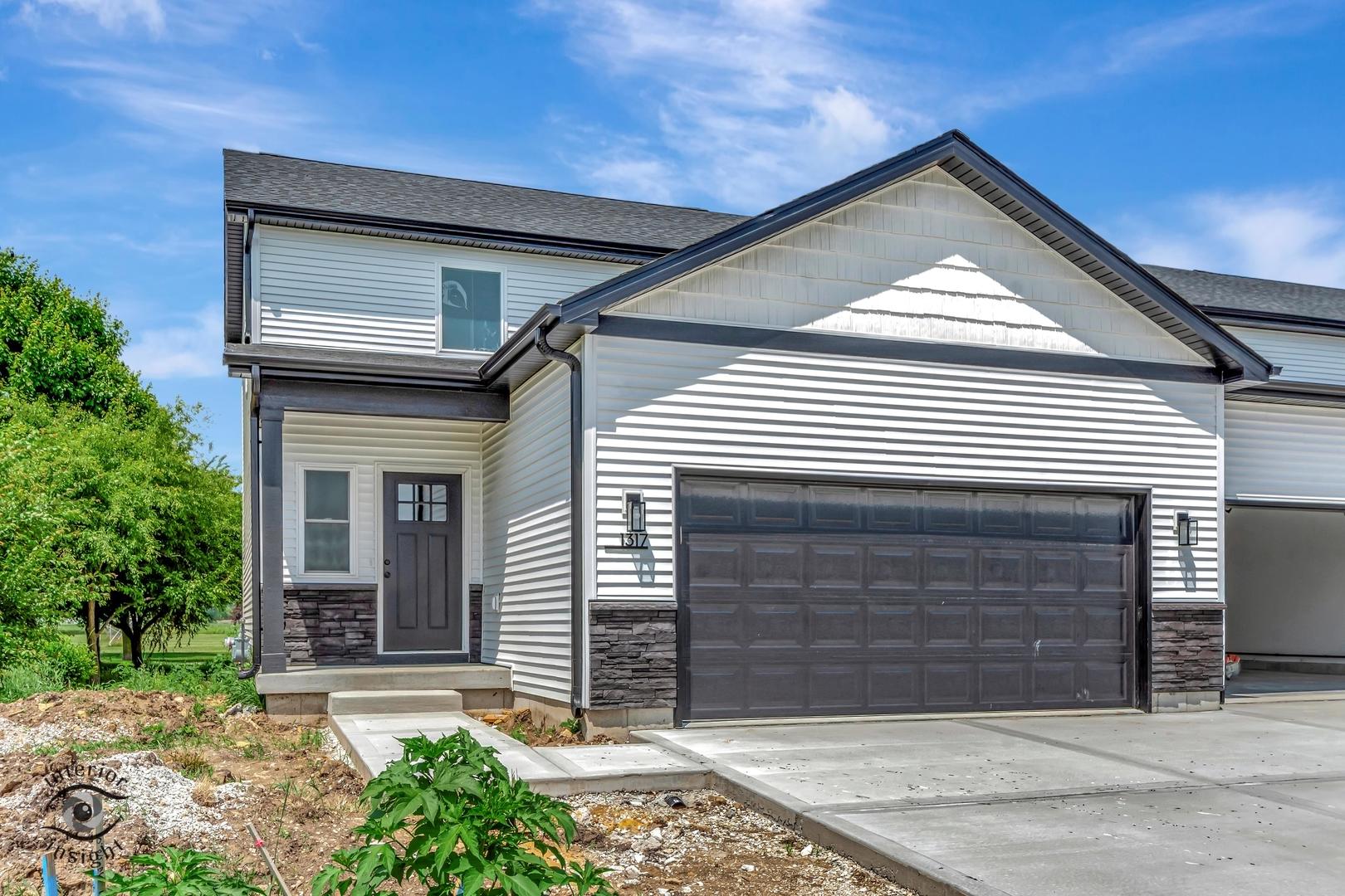 1321 Sioux Turn Kankakee, IL 60901 - Photo 4 of 34 a front view of a house